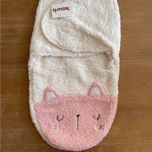 New Very Soft and Warm Baby Swaddle That Velcros With Fox Chick Pea Brand 0-3